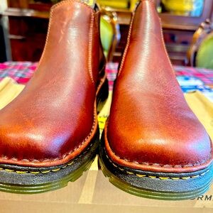 Dr Martens men’s slip-resistant leather Boots